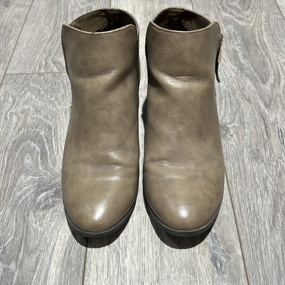 Call it Spring Boots - Picture 2 of 5